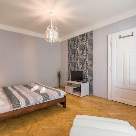 Chest Design Apartments Прага Экстерьер фото