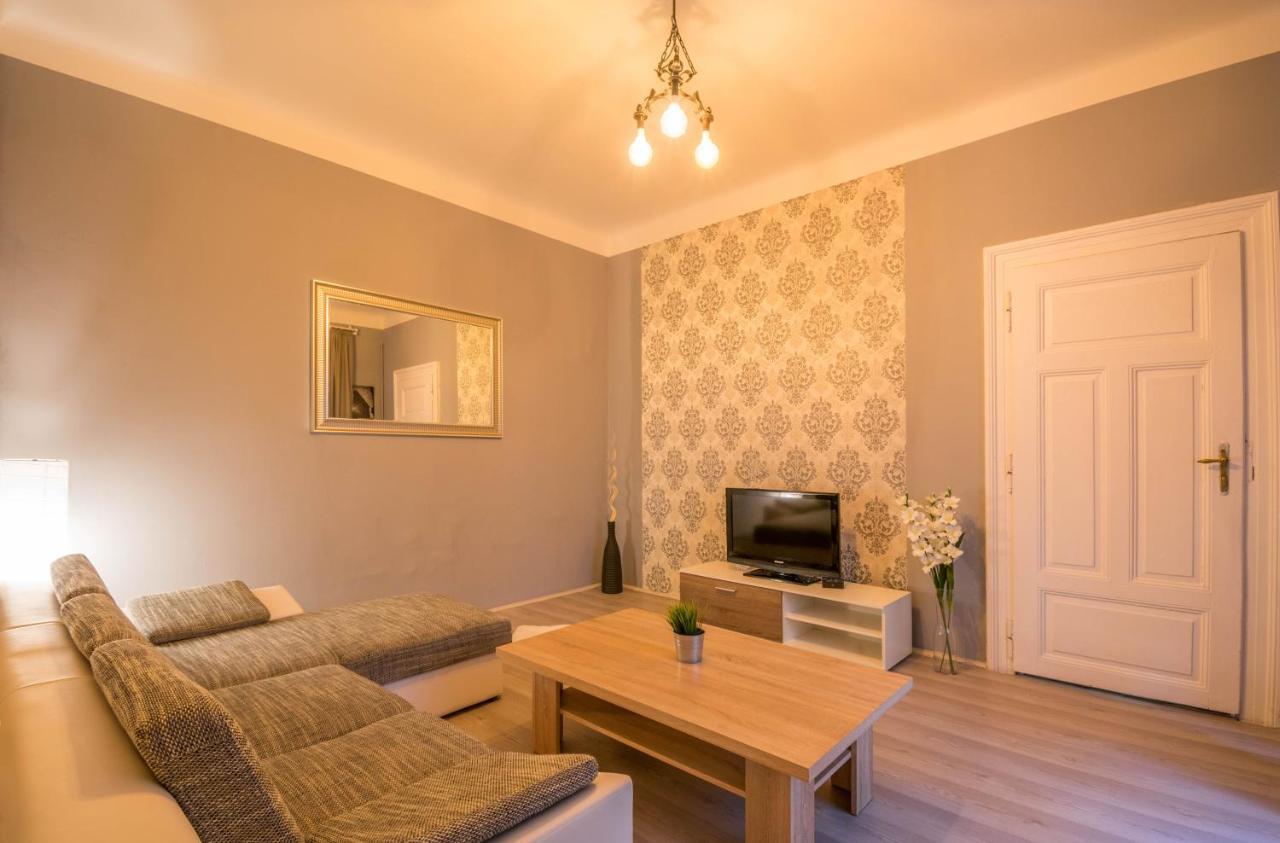 Chest Design Apartments Прага Экстерьер фото
