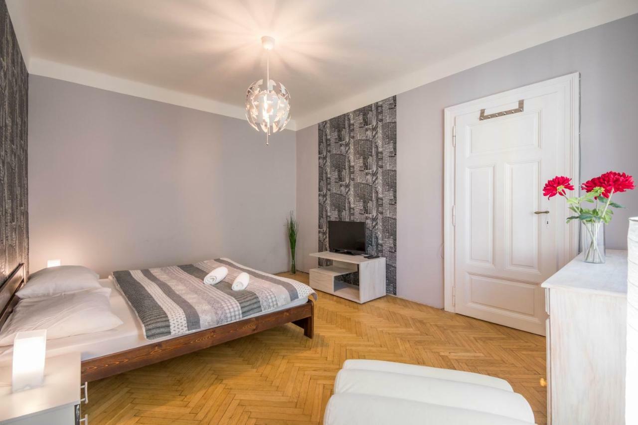 Chest Design Apartments Прага Экстерьер фото